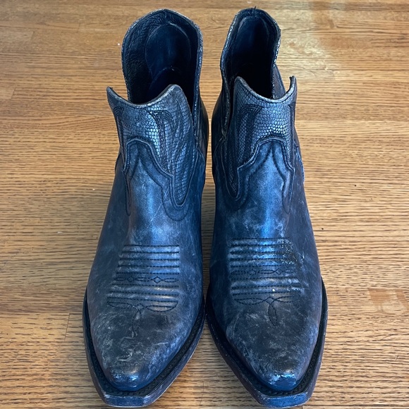 Ariat Hazel Sz 7.5 Women's Distressed Black Ankle Booties - Picture 4 of 16